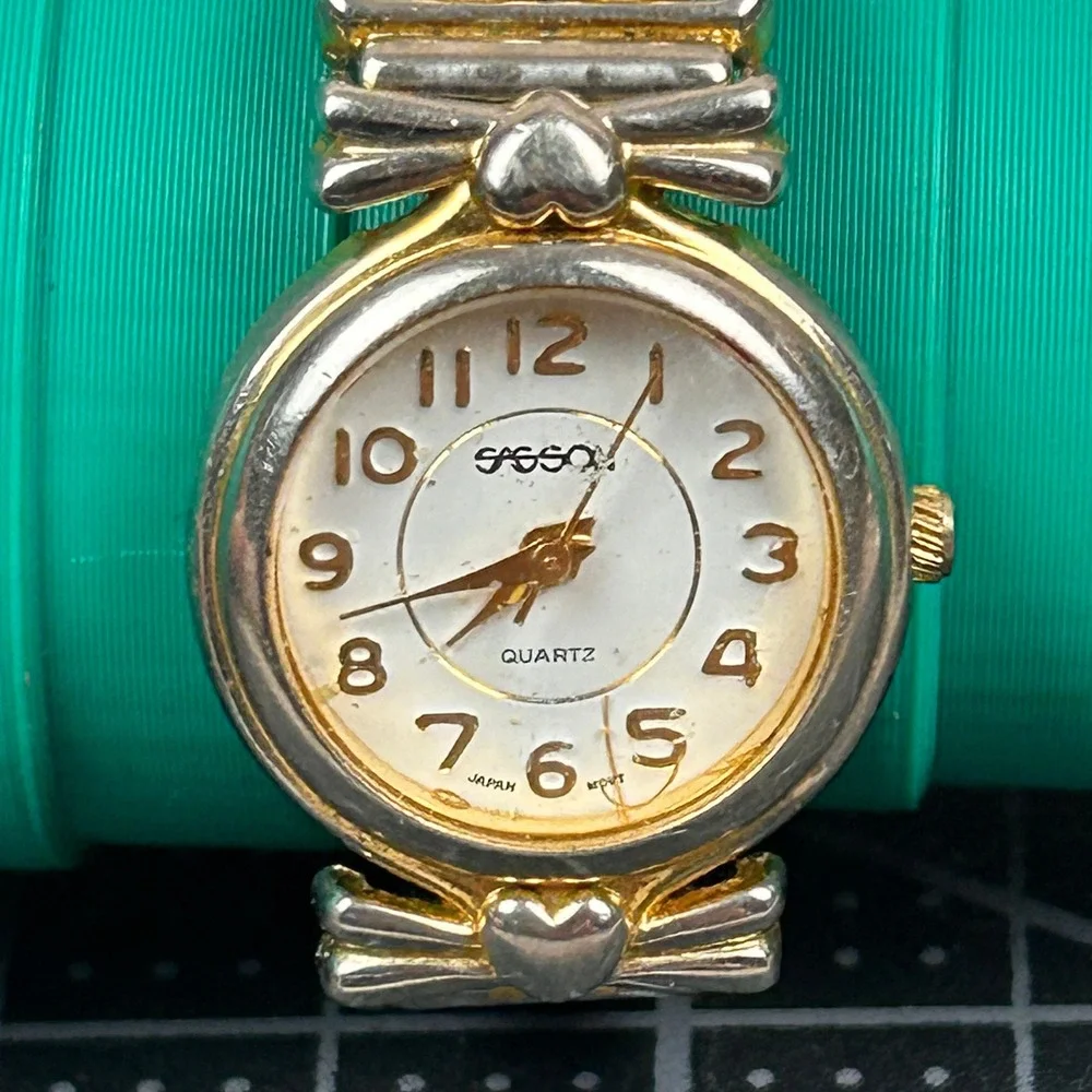 Sasson Womens Two Tone Heart Expansion Band Quartz Watch 11050B‎ Japan Movt